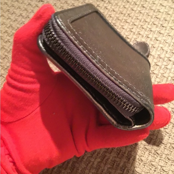 AUTHENTIC BURBERRY COMPACT WALLET IN GOOD PRE-LOVED CONDITION. ONLY $138.00.🔥🔥 - Picture 10 of 14